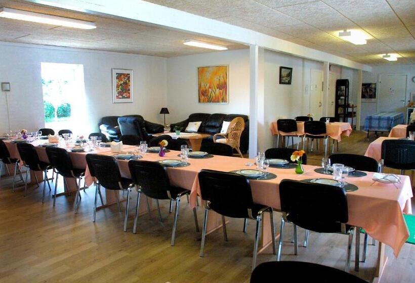 Give Bed & Breakfast