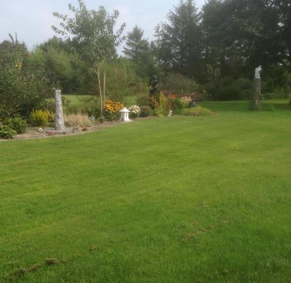 Give Bed & Breakfast