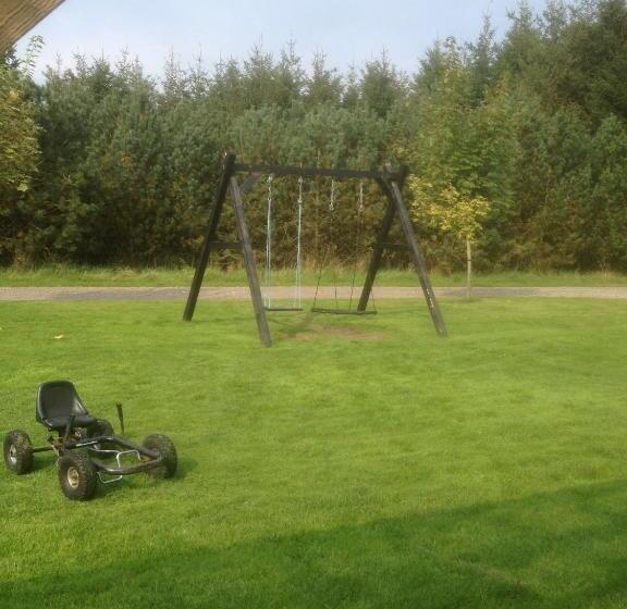 Give Bed & Breakfast