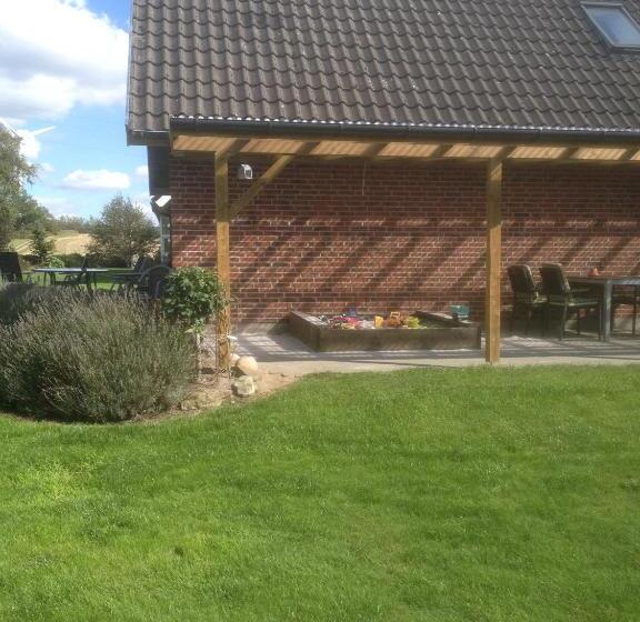 Give Bed & Breakfast