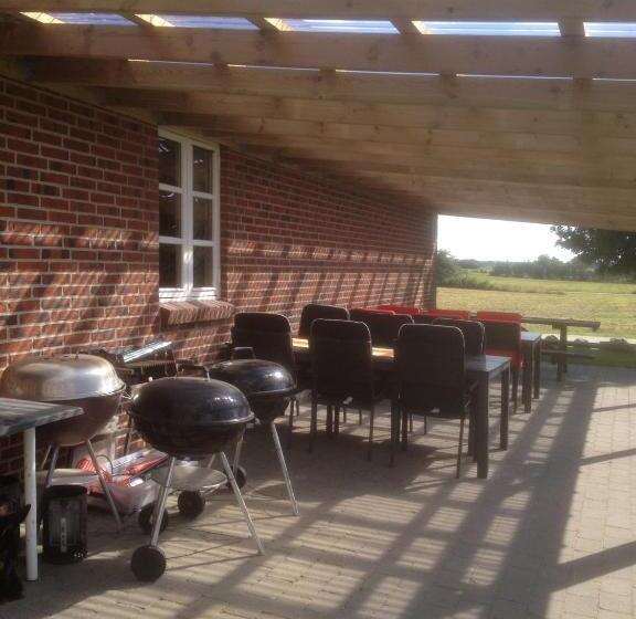 Give Bed & Breakfast