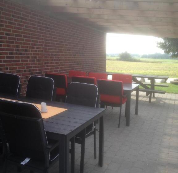 Give Bed & Breakfast