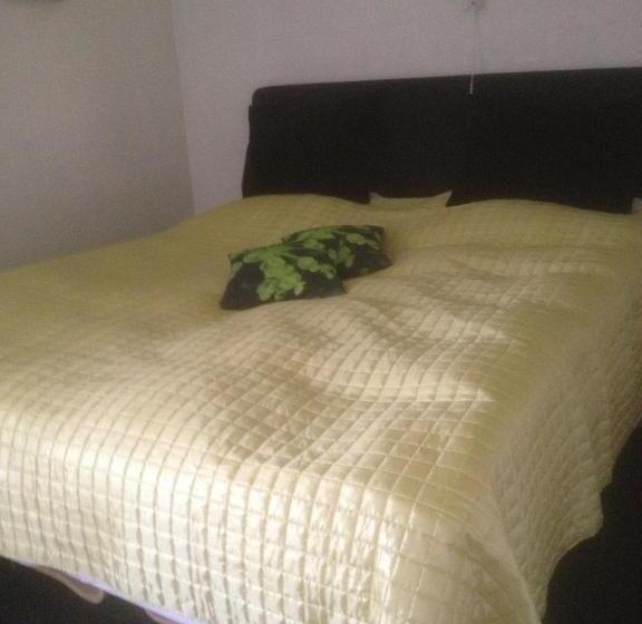 Give Bed & Breakfast