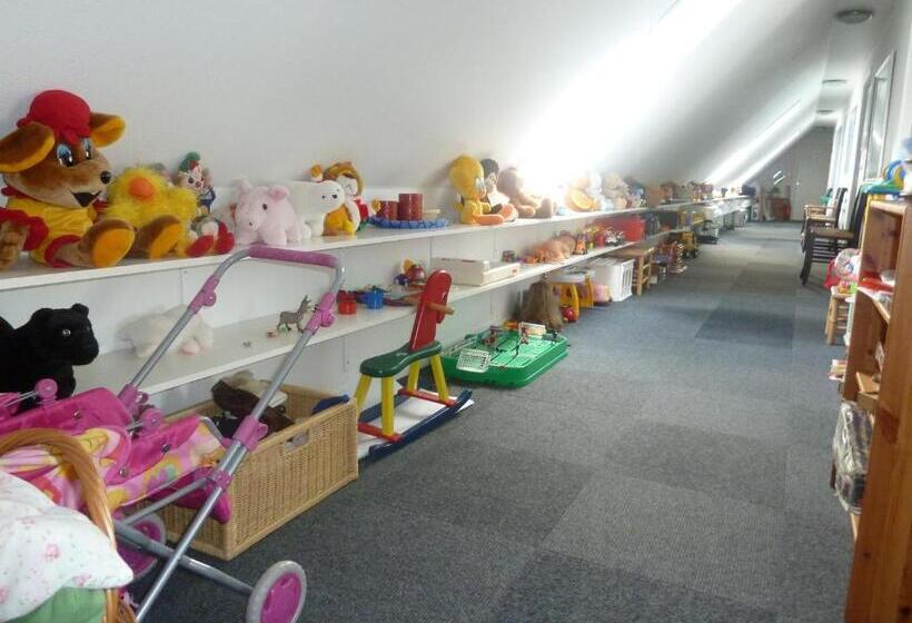 Give Bed & Breakfast