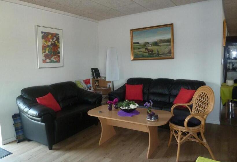 Give Bed & Breakfast