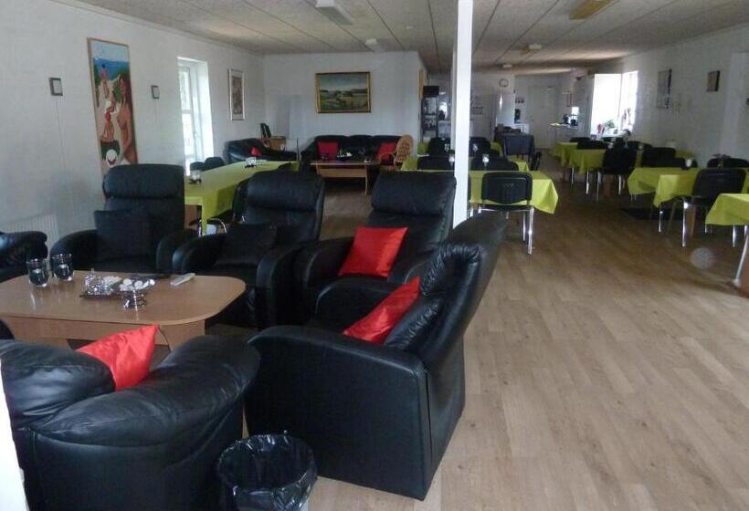 Give Bed & Breakfast