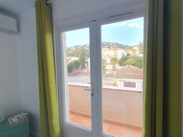 فندق Hôtel Les Calanques