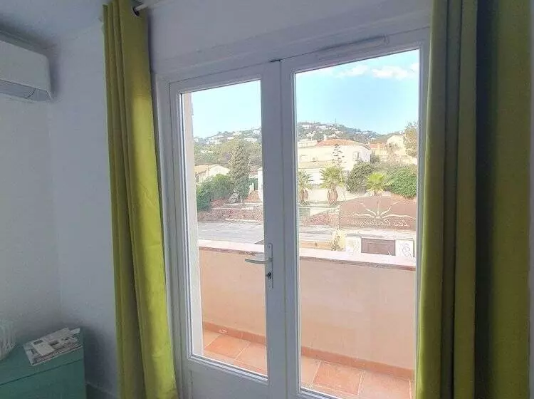 Hotel Hôtel Les Calanques