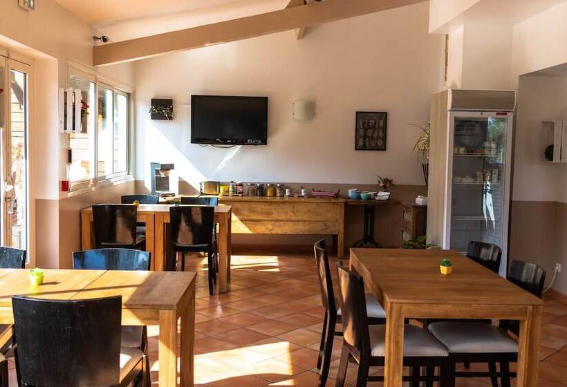 فندق Hôtel Les Calanques