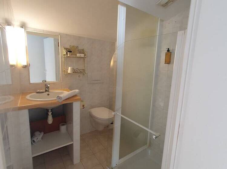 فندق Hôtel Les Calanques