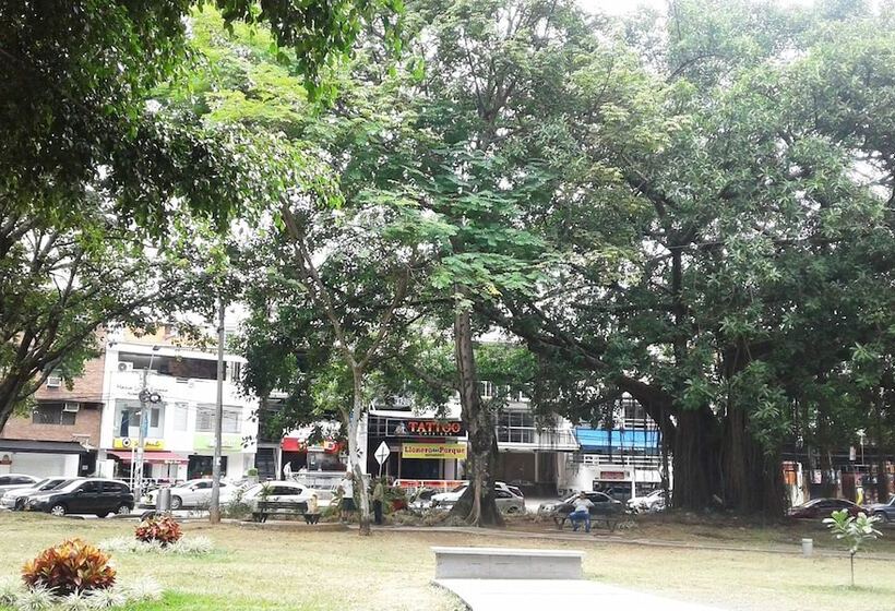 هتل Parque Del Perro