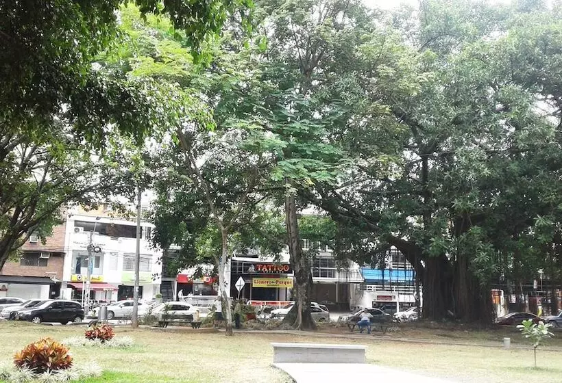 هتل Parque Del Perro