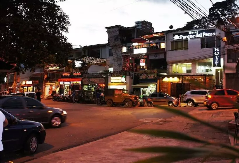 هتل Parque Del Perro