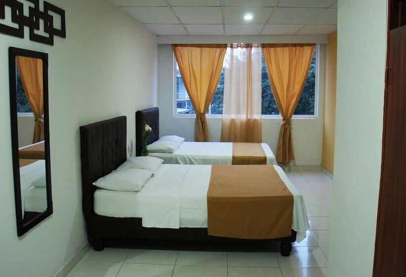 هتل Parque Del Perro