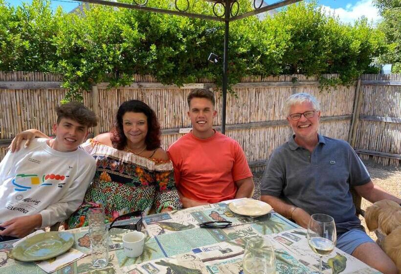 Bed and Breakfast 43 On Sandstone