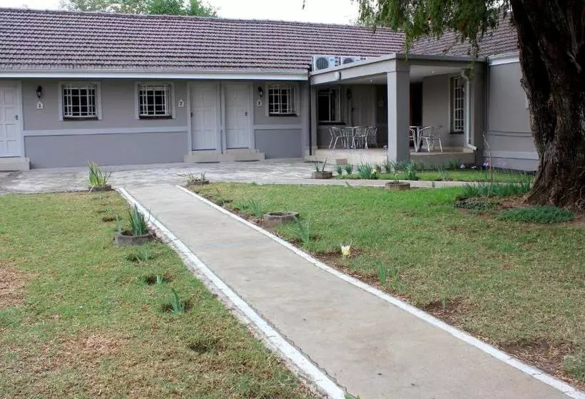 簡易ホテル The Itumeleng Guest House