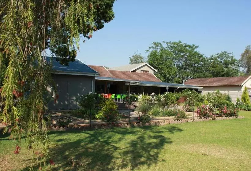 簡易ホテル The Itumeleng Guest House