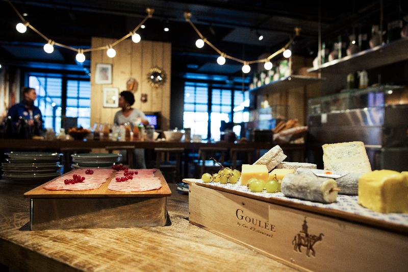 Mob Hotel Paris Les Puces