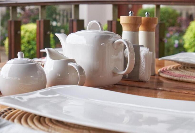 בית מלון כפרי The Highbridge Guest Lodge