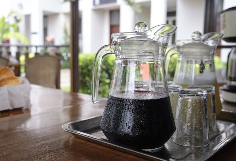 בית מלון כפרי The Highbridge Guest Lodge