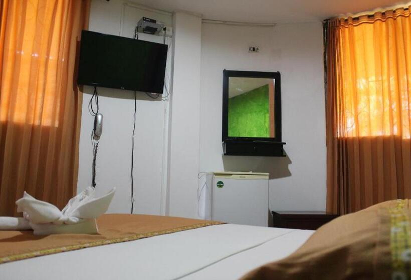 בית מלון כפרי Y Parque Turístico Navar City