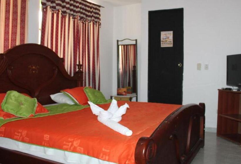 בית מלון כפרי Y Parque Turístico Navar City