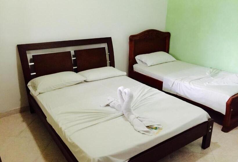 בית מלון כפרי Y Parque Turístico Navar City