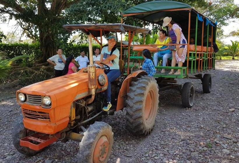 בית מלון כפרי Y Parque Turístico Navar City