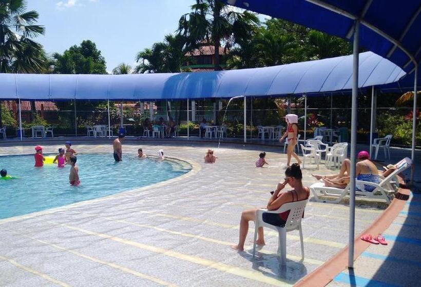 בית מלון כפרי Y Parque Turístico Navar City