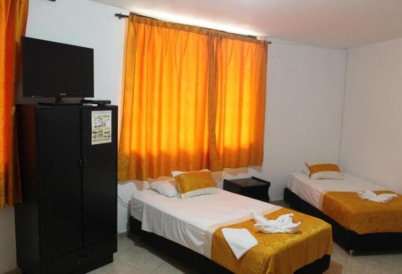 בית מלון כפרי Y Parque Turístico Navar City