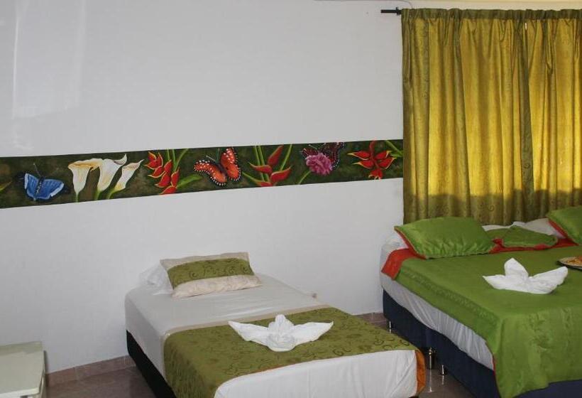 בית מלון כפרי Y Parque Turístico Navar City