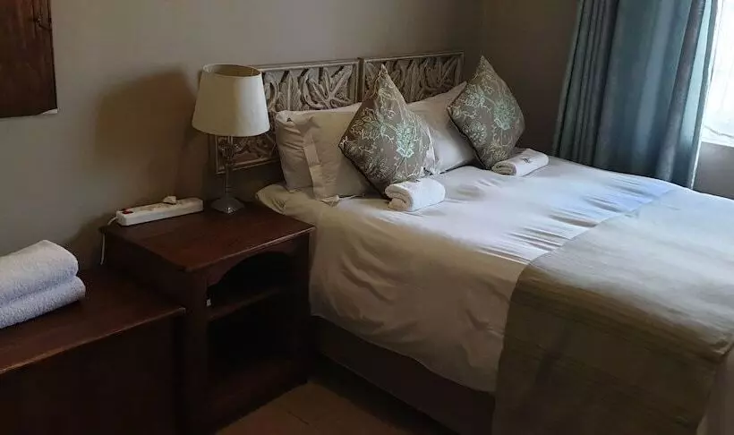 ペンション Stoep Cafe Guest House