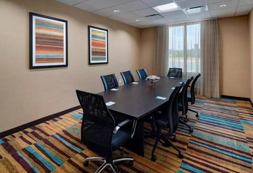 ホテル Fairfield Inn & Suites By Marriott Dublin