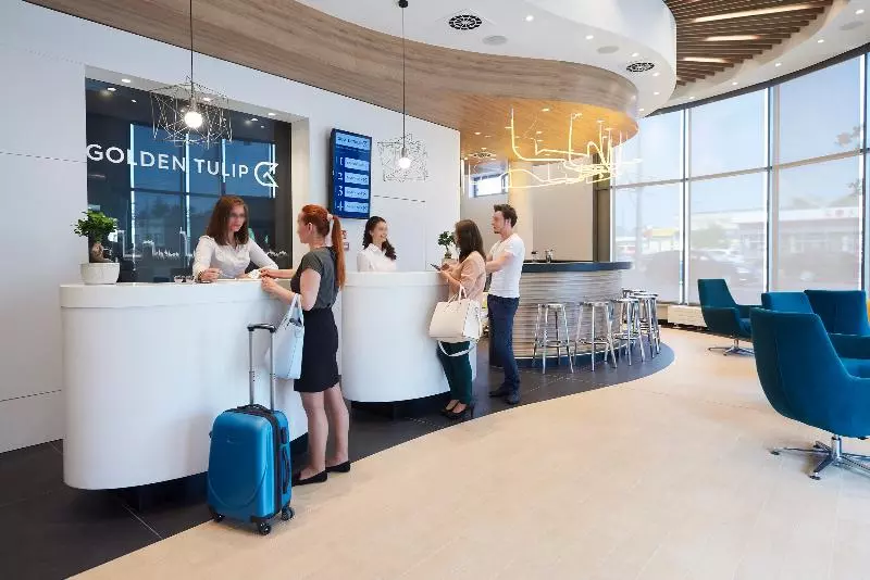 ホテル Golden Tulip Warsaw Airport