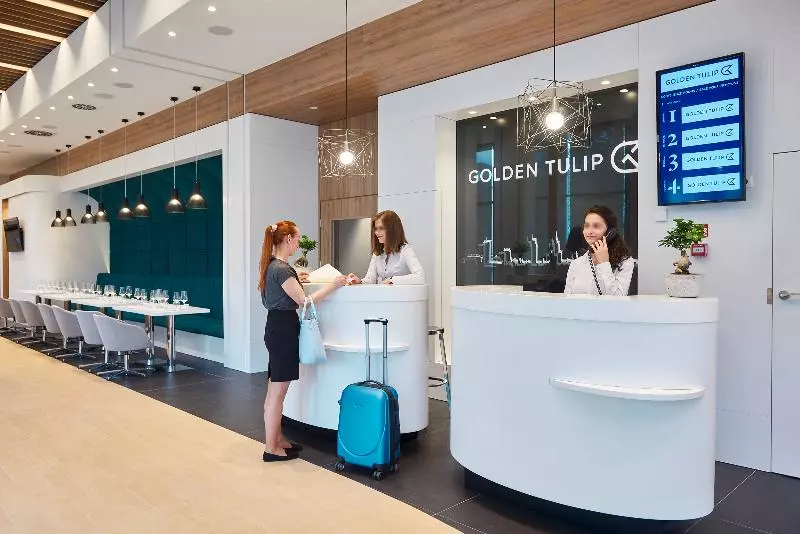 ホテル Golden Tulip Warsaw Airport