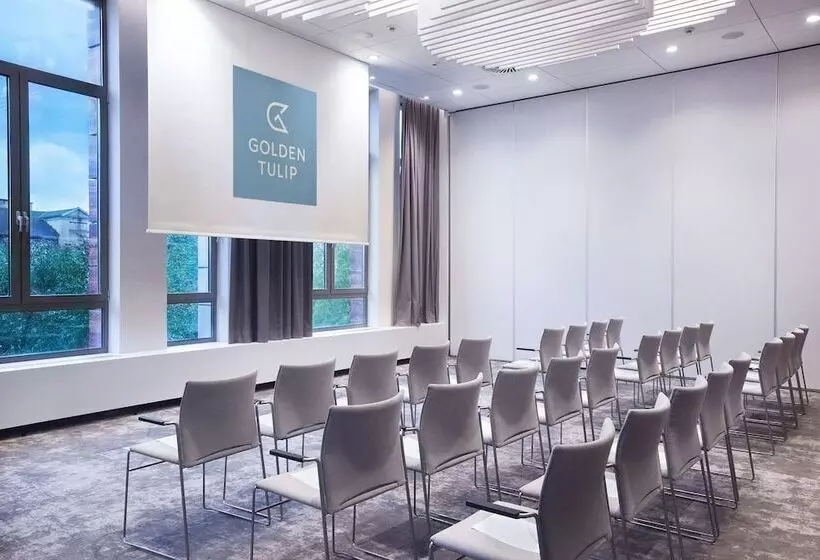 ホテル Golden Tulip Warsaw Airport