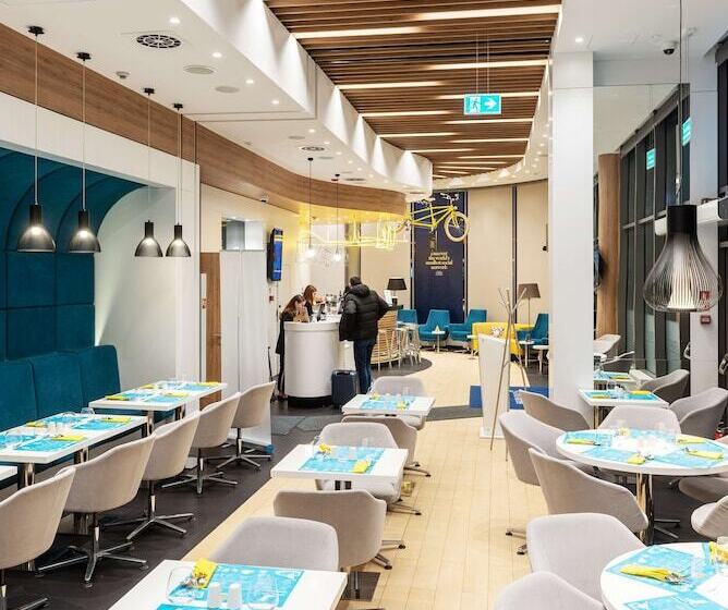 فندق Golden Tulip Warsaw Airport