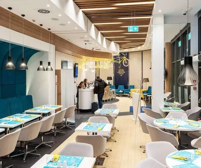 ホテル Golden Tulip Warsaw Airport