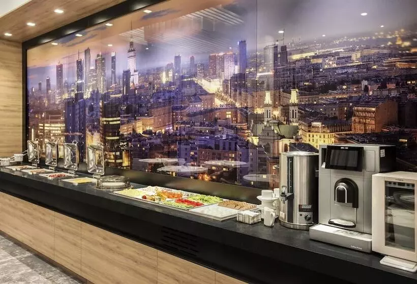 ホテル Golden Tulip Warsaw Airport