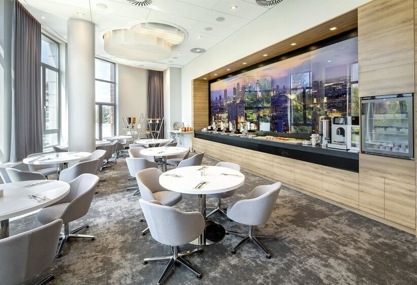 فندق Golden Tulip Warsaw Airport