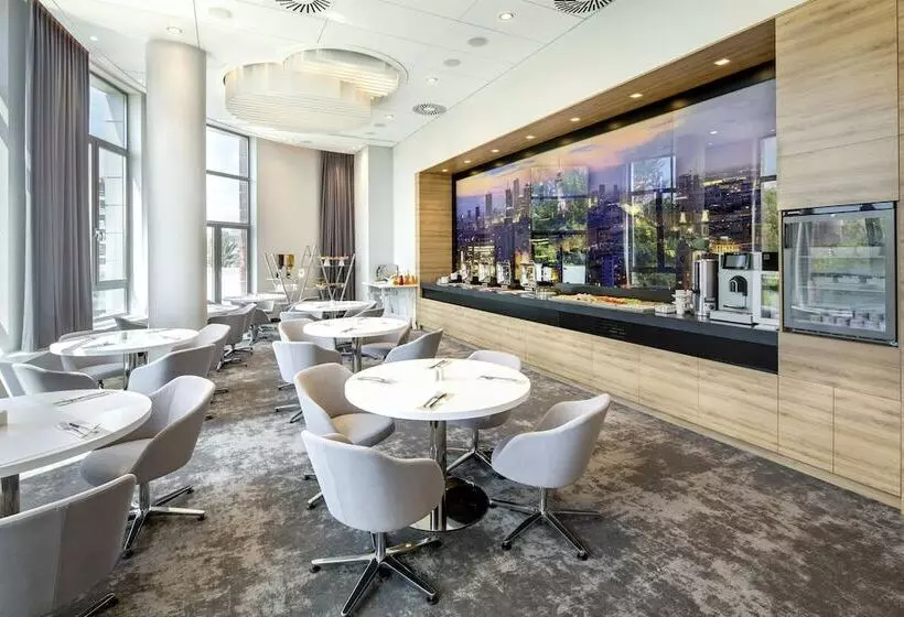 ホテル Golden Tulip Warsaw Airport