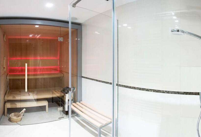 فندق Golden Tulip Warsaw Airport