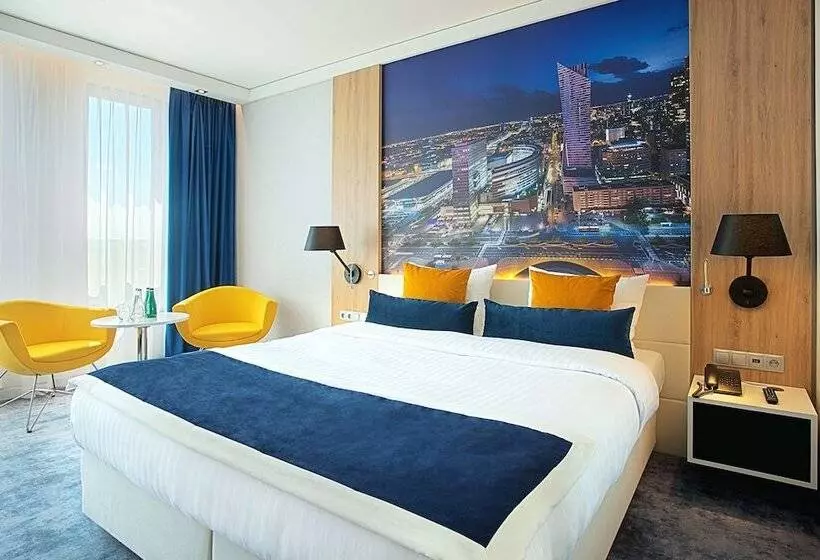 ホテル Golden Tulip Warsaw Airport
