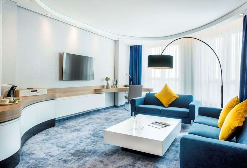 فندق Golden Tulip Warsaw Airport