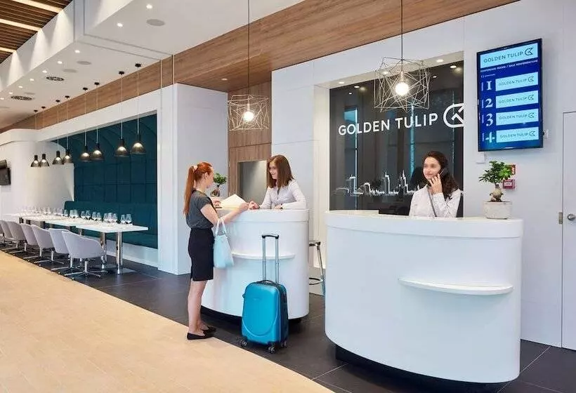 ホテル Golden Tulip Warsaw Airport