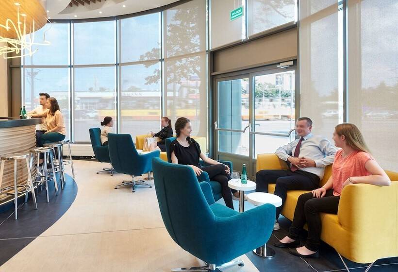 فندق Golden Tulip Warsaw Airport