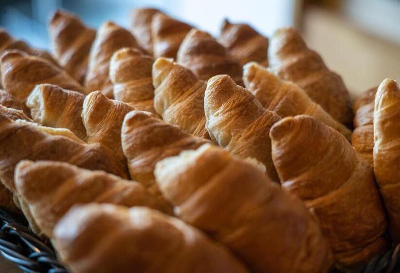 هتل Spot Family Suites