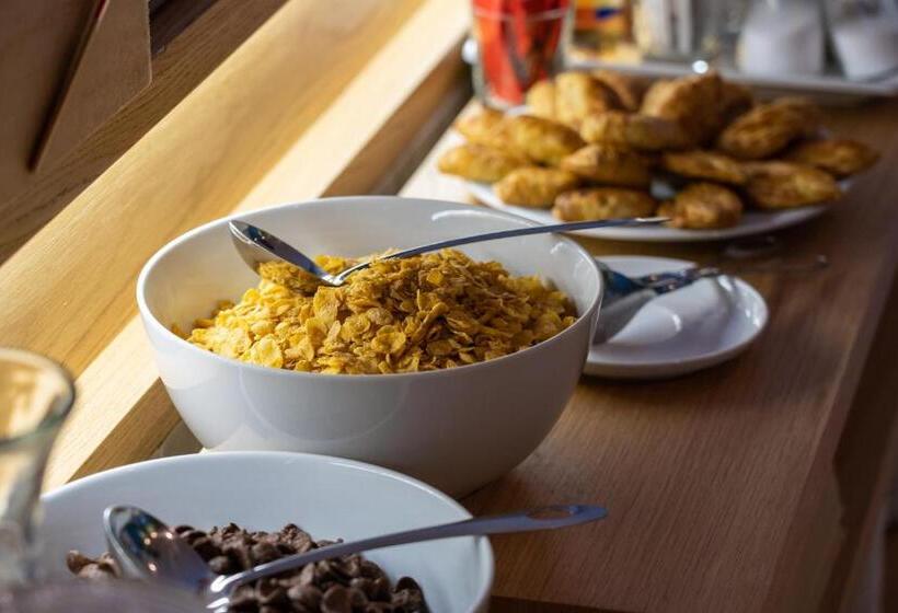 هتل Spot Family Suites