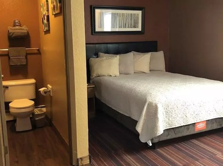モーテル Adoba® Hotel Naubinway