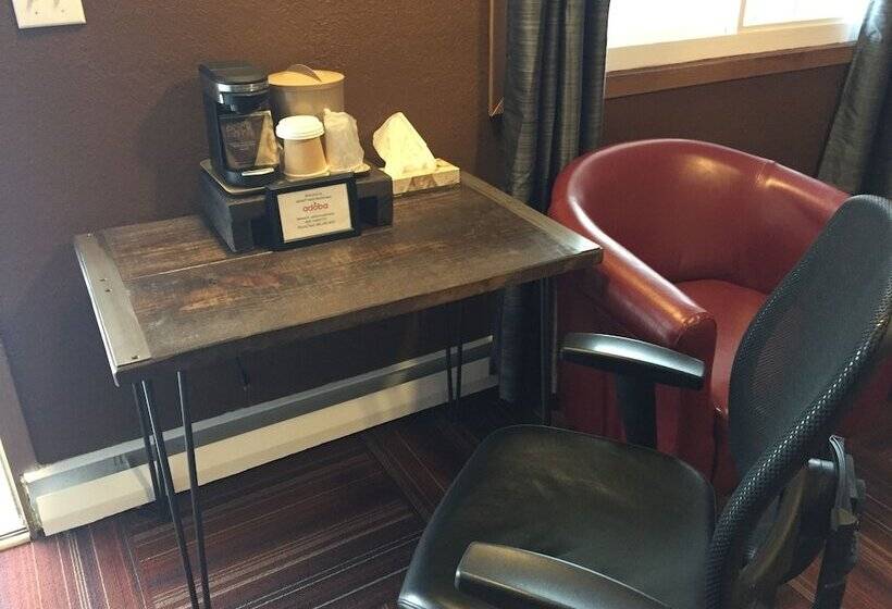 فندق على الطريق Adoba® Hotel Naubinway